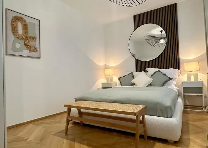 Designer Apartment Near Main Station