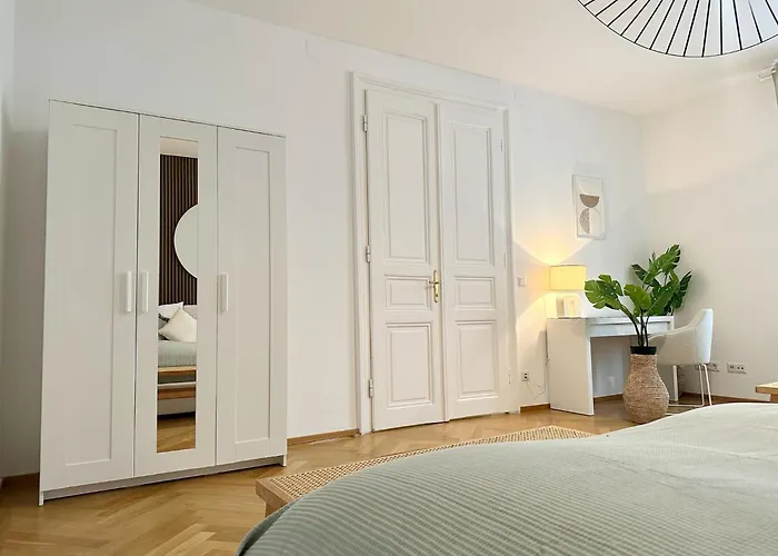 Designer Apartment Near Main Station